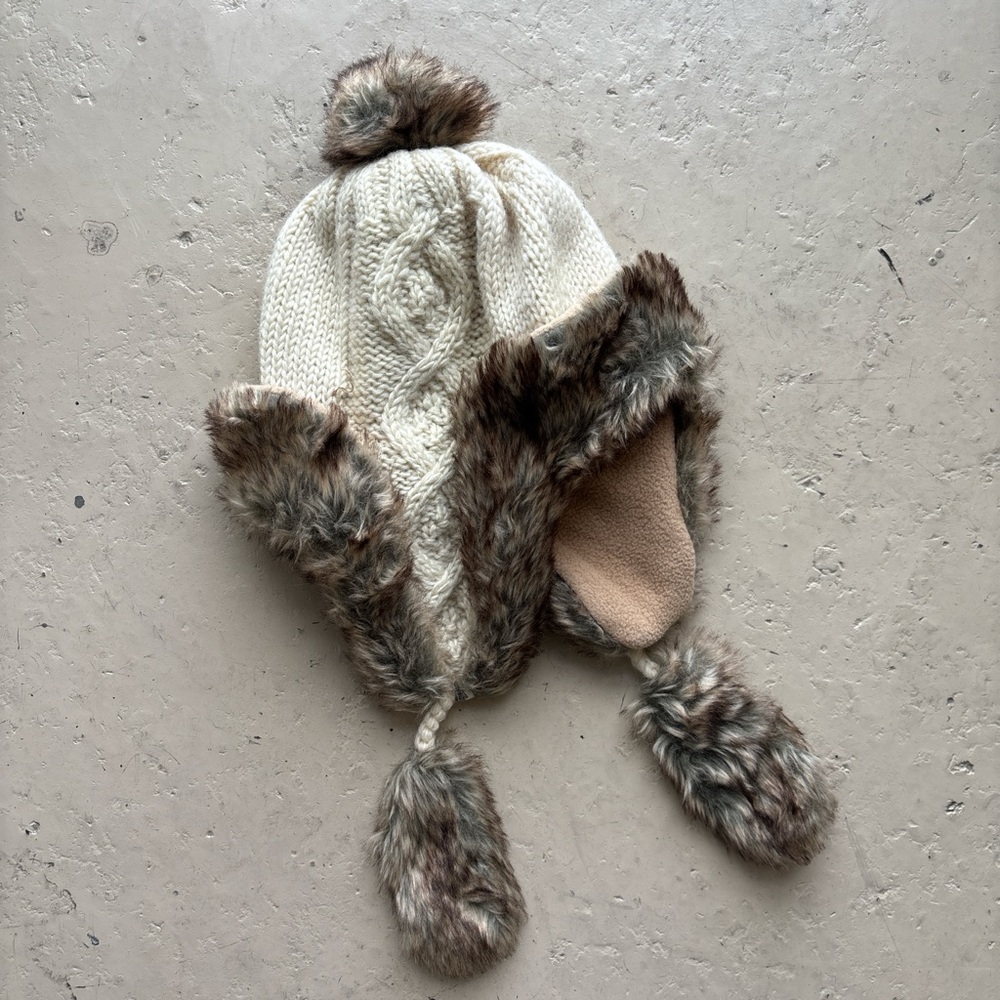 NIRVANA Cream Cable-Knit Faux Fur Pom Earflap Hat